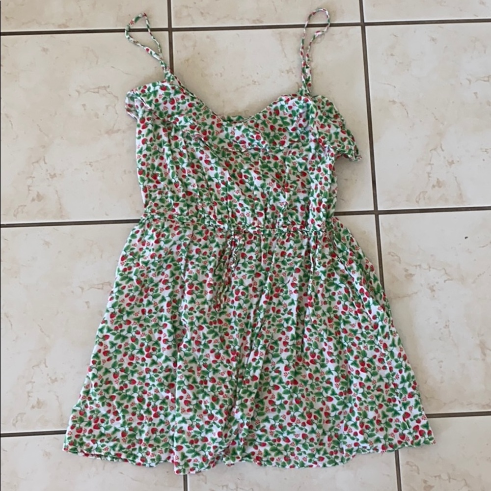 Strawberry print summer dress 🍓